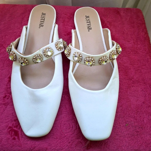 White  open back mule, jeweled strap, size 7.5 us, excellent used condition - Picture 2 of 6